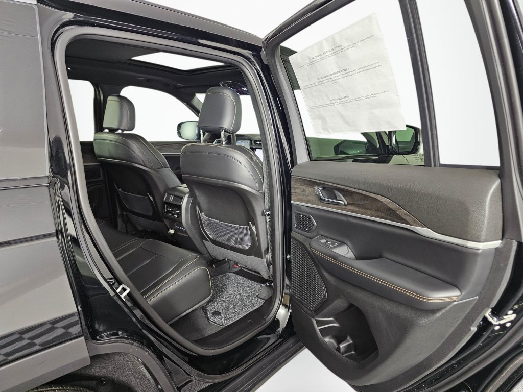 New 2026 Jeep Grand Cherokee Limited AWD/4WD image 37