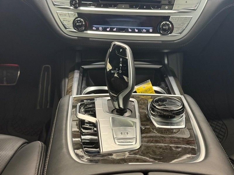 Used 2019 BMW 750i xDrive w/ Executive Package AWD/4WD image 10