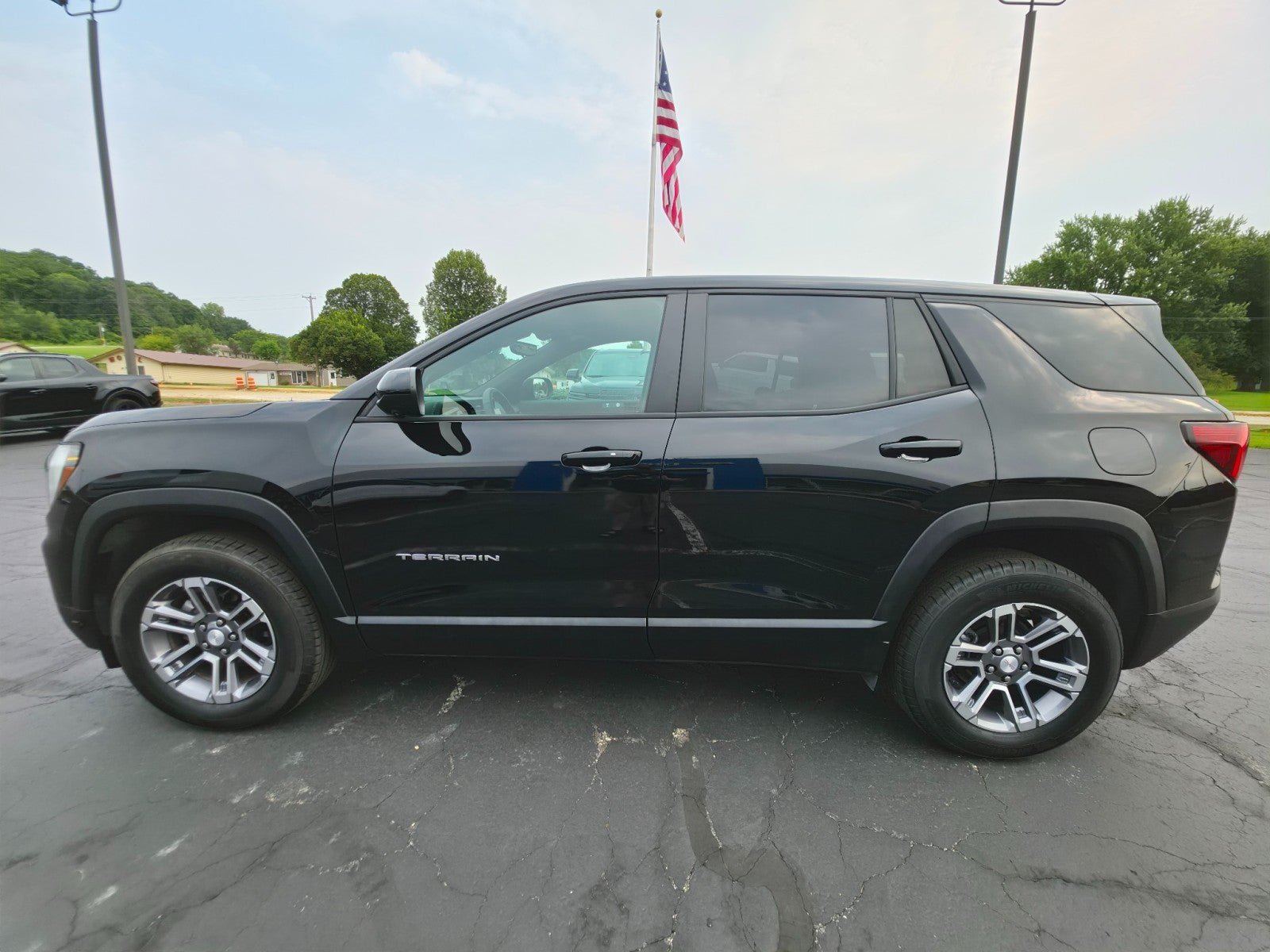 Used 2025 GMC Terrain Elevation w/ Technology Package II AWD/4WD image 2