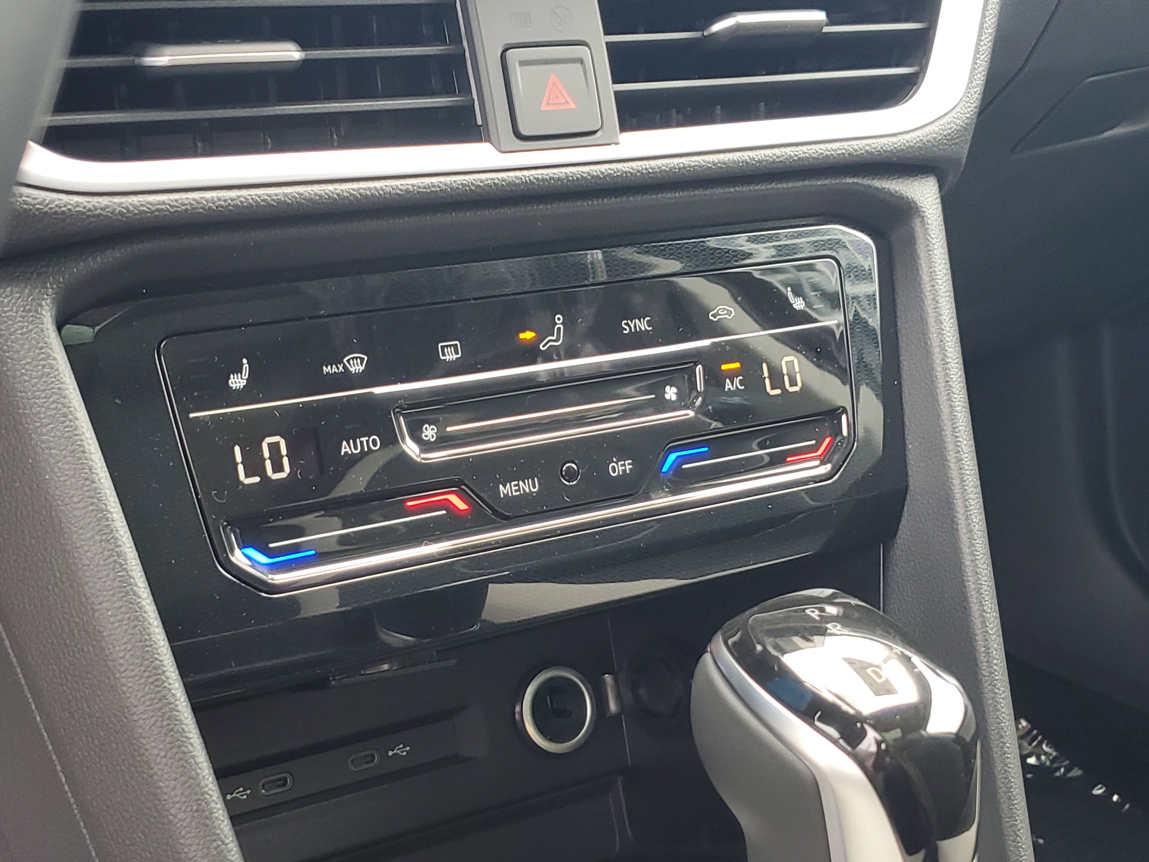 New 2025 Volkswagen Taos SE image 14