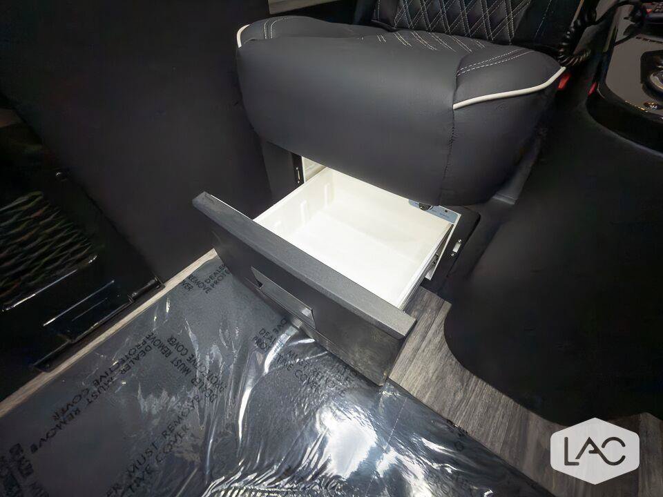 Used 2025 Mercedes-Benz Sprinter 3500 image 28