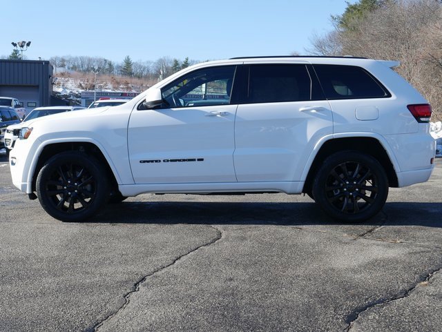 Used 2022 Jeep Grand Cherokee Laredo X image 3