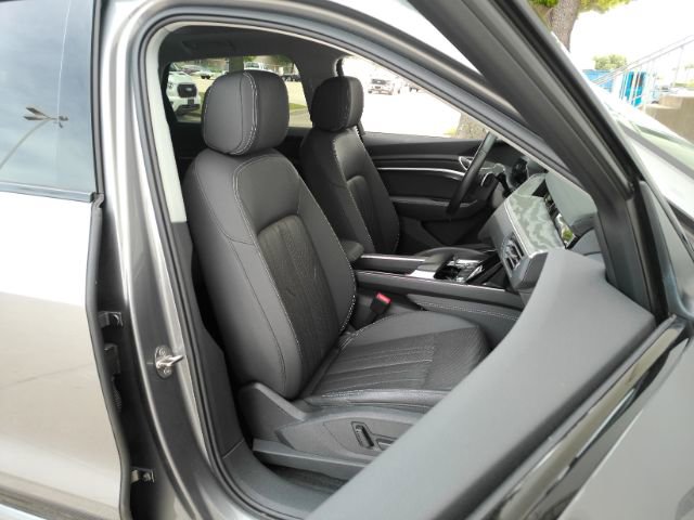 Used 2022 Audi e-tron Premium Plus AWD/4WD image 24