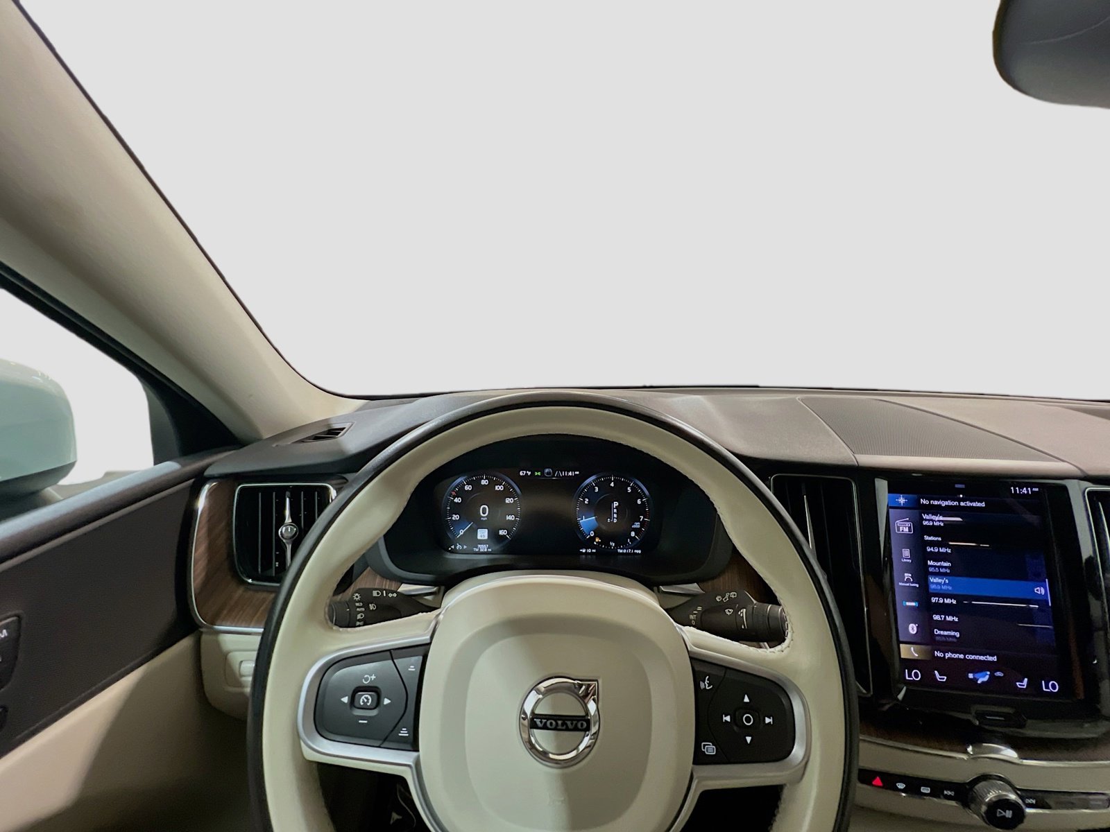 Used 2021 Volvo XC60 T5 Momentum w/ Protection Package Premier image 7