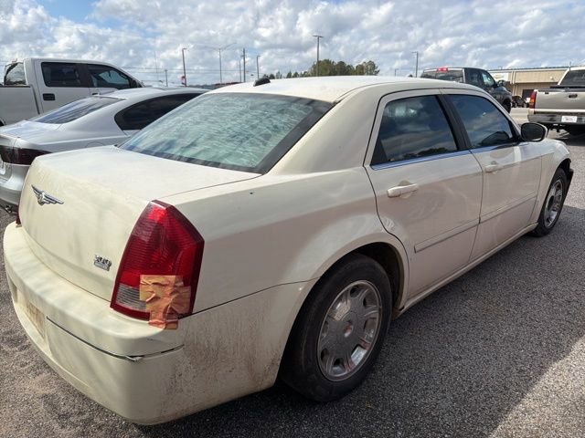 Used 2005 Chrysler 300 Touring RWD image 10