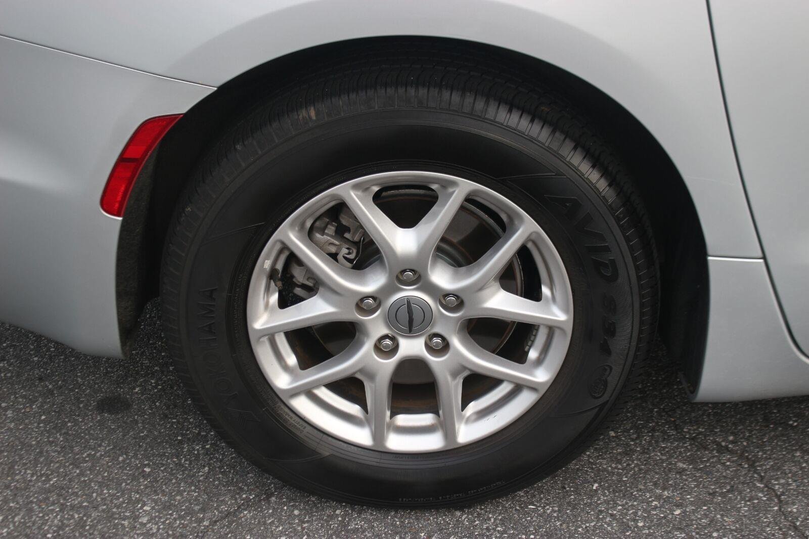 Used 2024 Chrysler Pacifica Touring-L FWD image 37