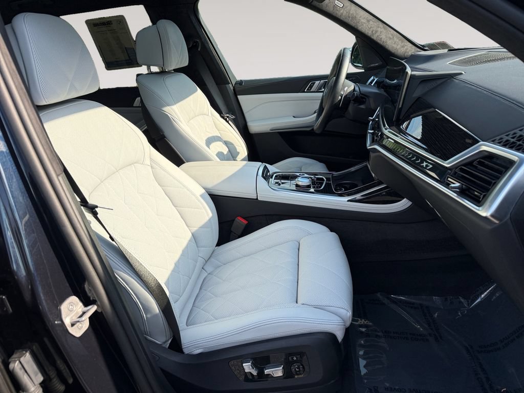 Used 2025 BMW X7 xDrive40i w/ M Sport Package AWD/4WD image 15