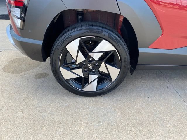 Used 2024 Hyundai Kona Limited AWD/4WD image 22