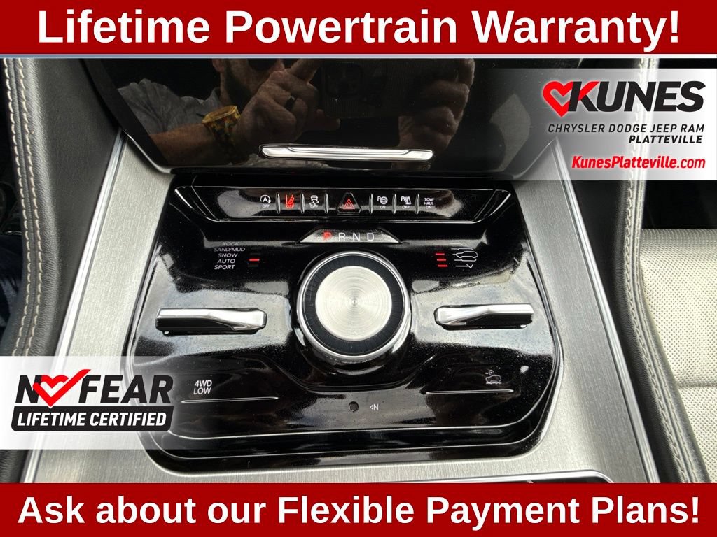 Used 2024 Jeep Wagoneer Series II w/ Convenience Group I AWD/4WD image 28