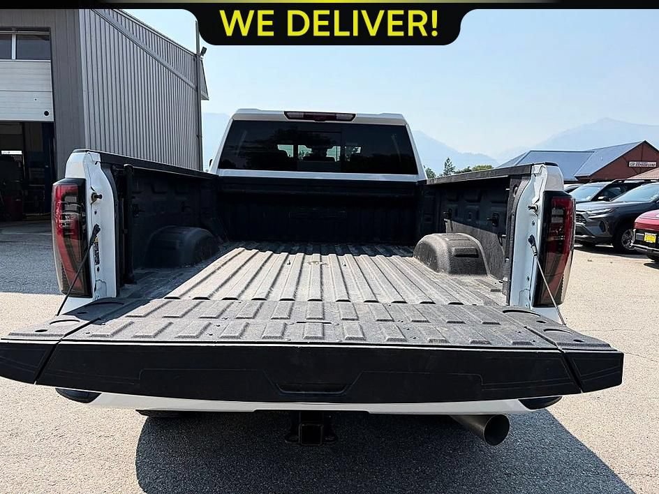 Used 2024 GMC Sierra 2500 AT4 w/ Technology Package AWD/4WD image 9