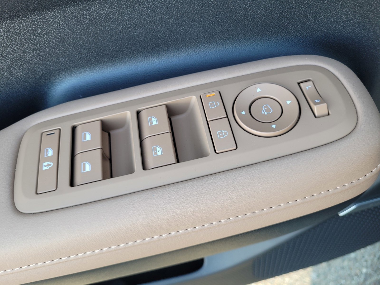 Used 2025 Hyundai Santa Fe Limited image 17