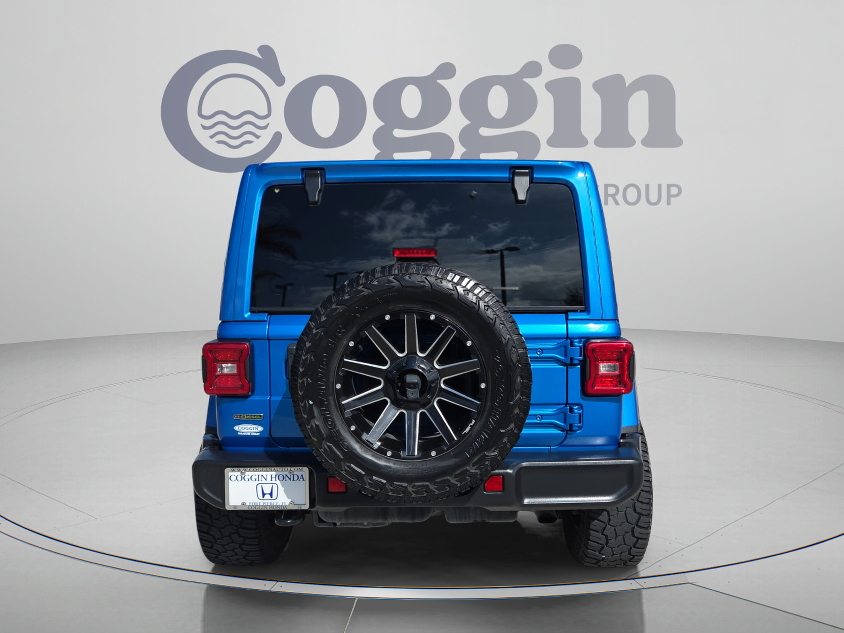 Used 2022 Jeep Wrangler Unlimited Sahara w/ LED Lighting Group AWD/4WD image 4