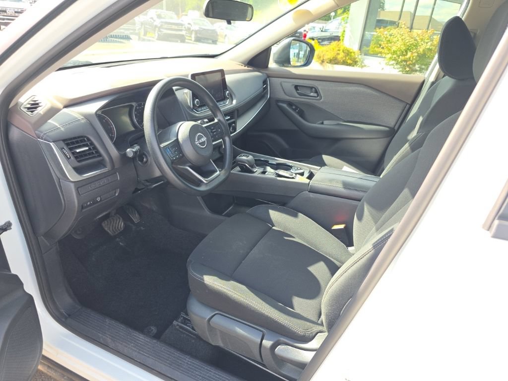 Used 2023 Nissan Rogue S AWD/4WD image 18