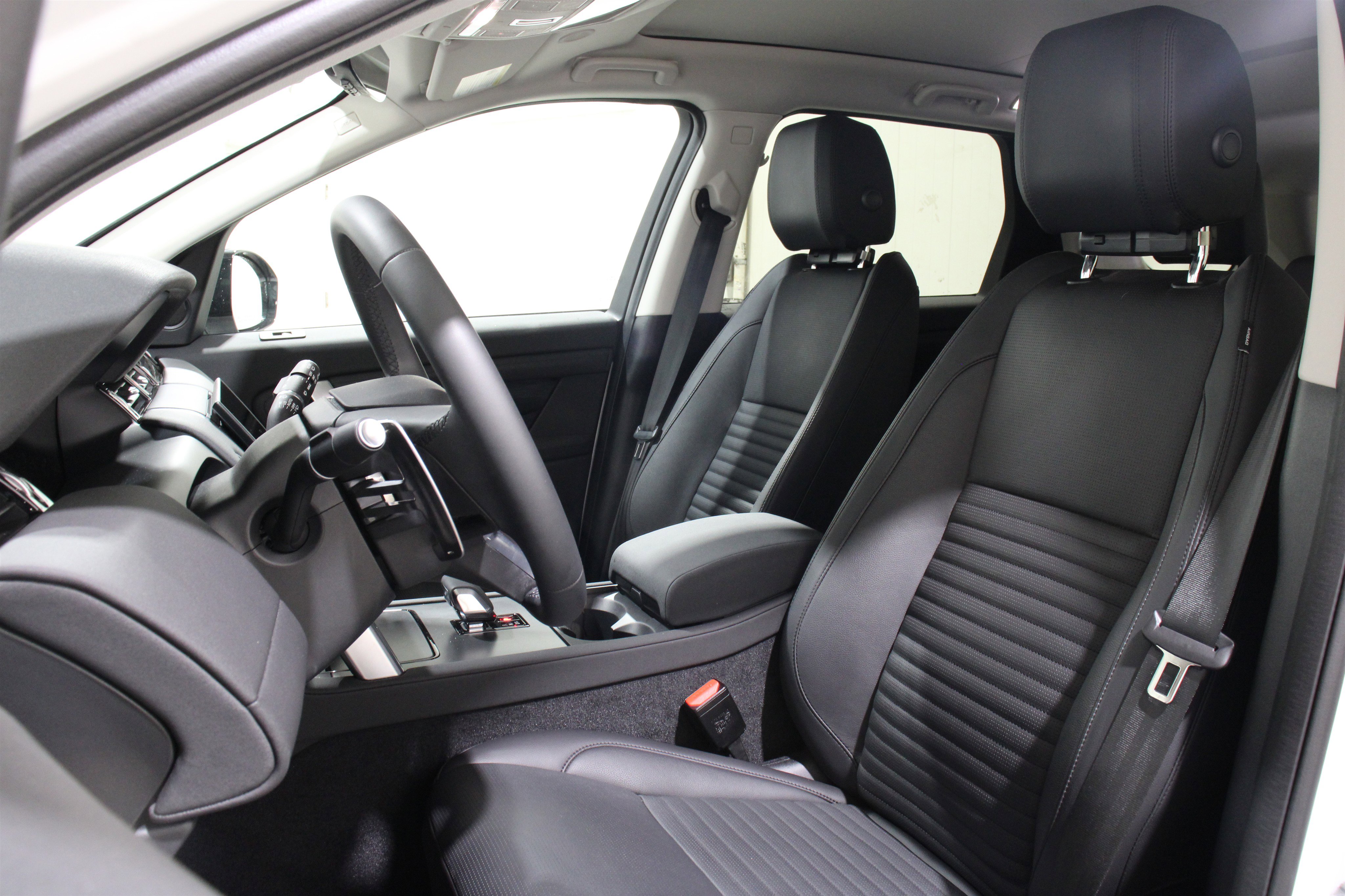 Used 2024 Land Rover Discovery Sport S image 5