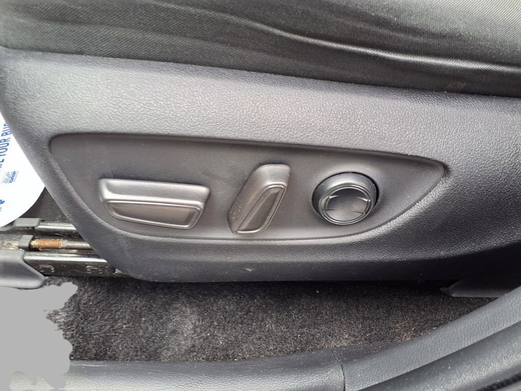 Used 2024 Toyota RAV4 XLE FWD image 23