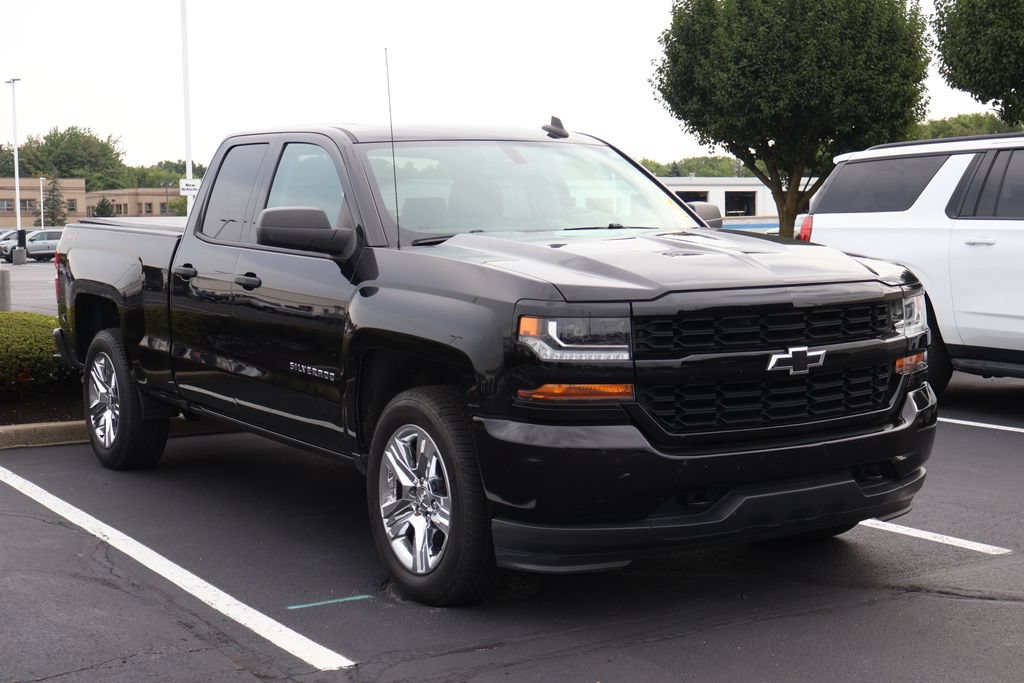 Used 2018 Chevrolet Silverado 1500 Custom w/ Custom Value Package AWD/4WD image 3
