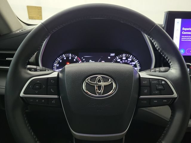 Used 2023 Toyota Highlander XLE FWD image 27