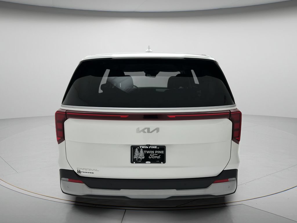 Used 2025 Kia Carnival FWD image 6