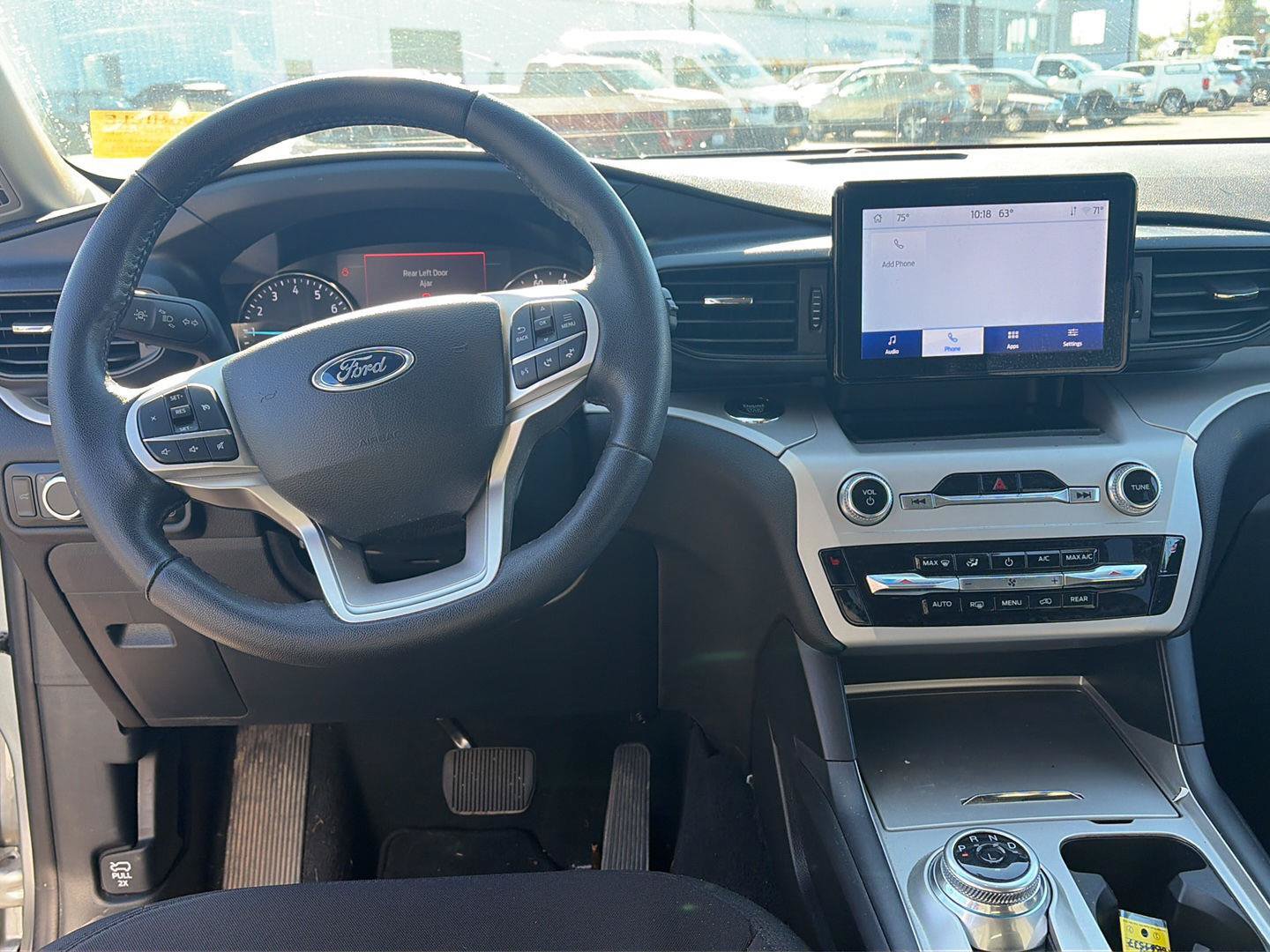 Used 2023 Ford Explorer XLT AWD/4WD image 2
