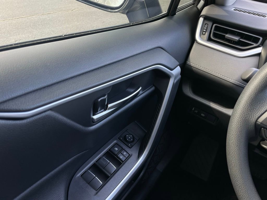 Used 2025 Toyota RAV4 XLE image 22