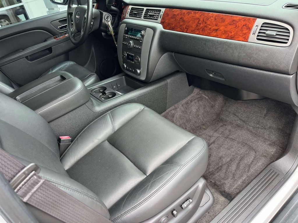 Certified 2013 GMC Yukon SLT w/ SLT-2 Equipment Package AWD/4WD image 23