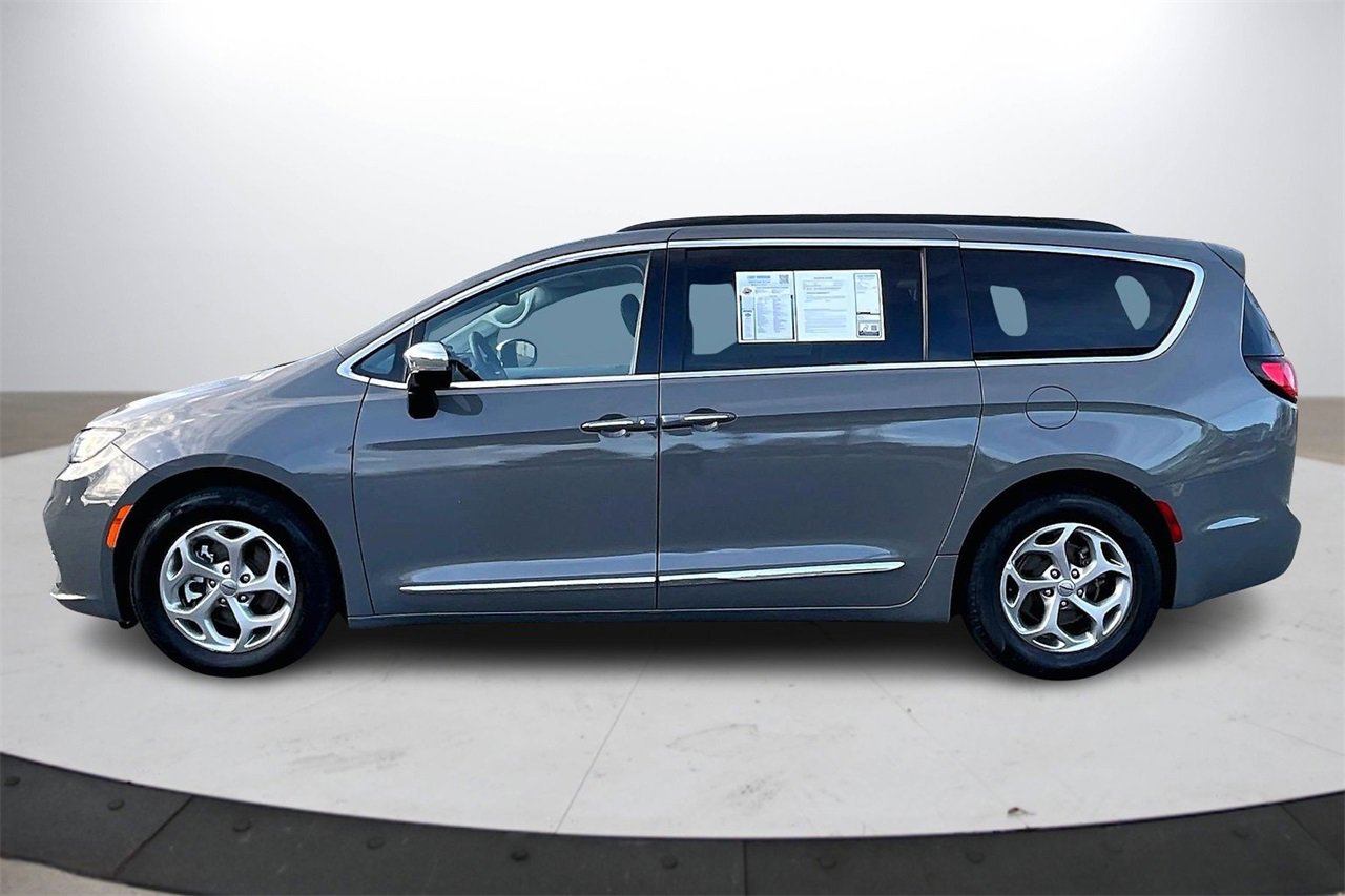 Certified 2023 Chrysler Pacifica Limited image 6