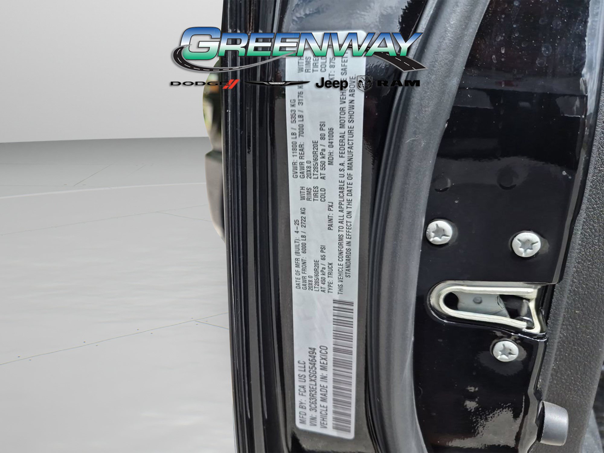 Used 2025 RAM 3500 Laramie AWD/4WD image 2