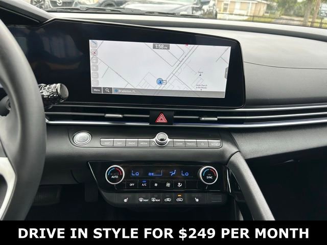 Used 2025 Hyundai Elantra SEL image 24