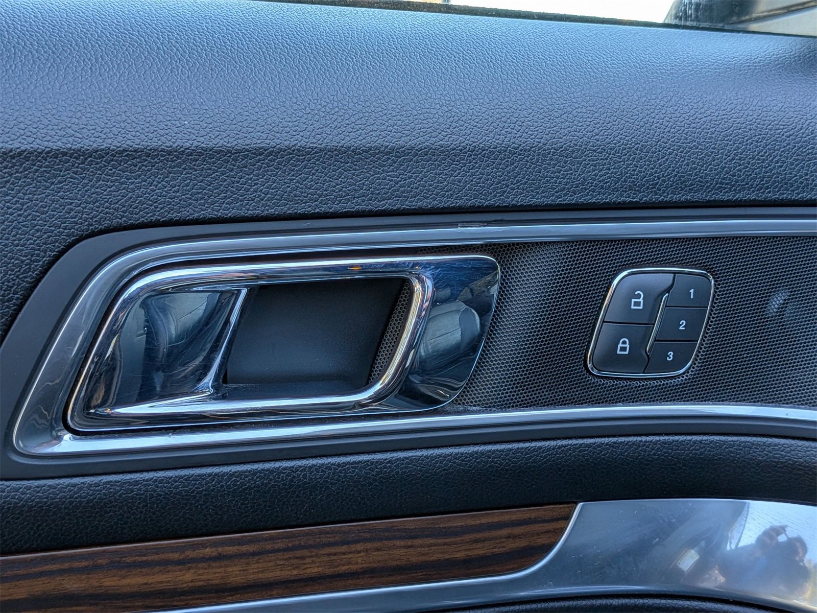 Used 2018 Ford Explorer Limited w/ Ford Safe & Smart Package image 13