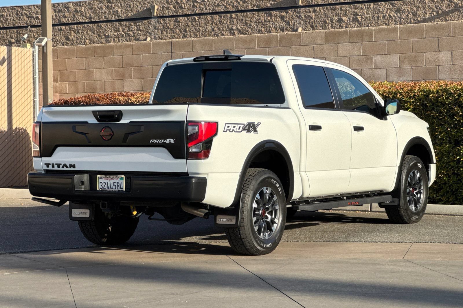 Used 2024 Nissan Titan PRO-4X w/ Pro-4x Utility Package AWD/4WD image 4