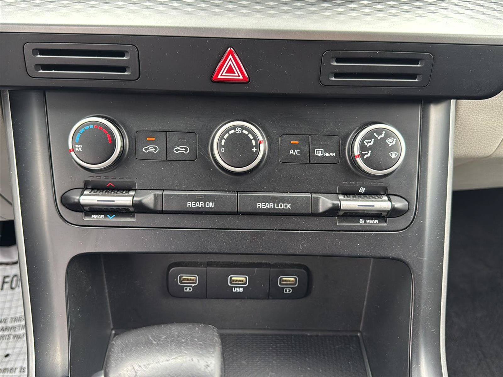 Used 2022 Kia Carnival LX FWD image 13