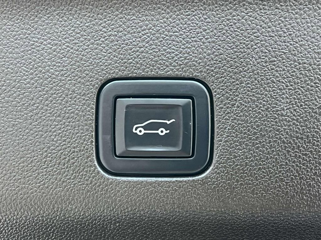 Used 2022 Chevrolet Tahoe LT w/ Luxury Package image 12