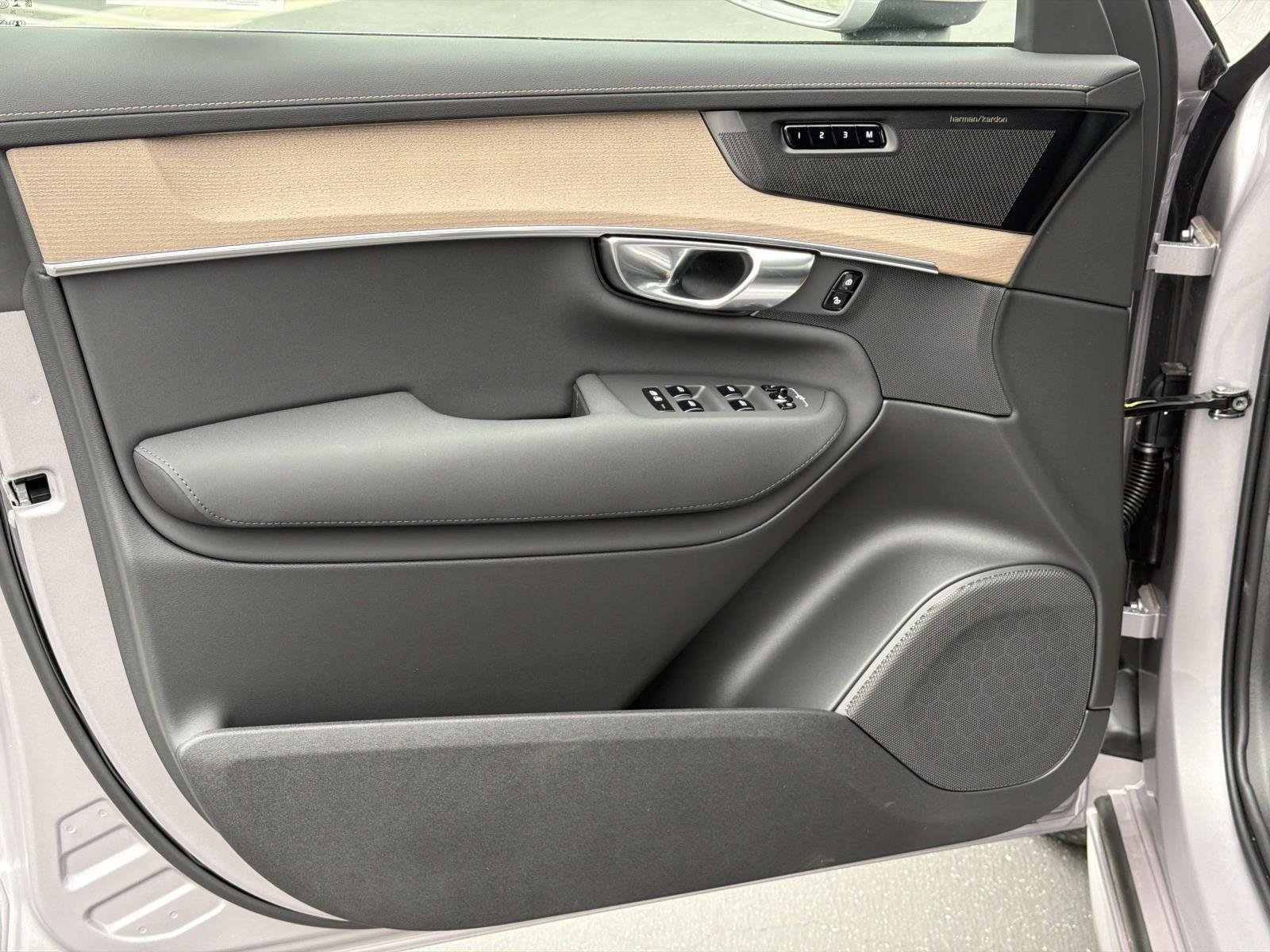 New 2026 Volvo XC90 T8 Plus AWD/4WD image 11