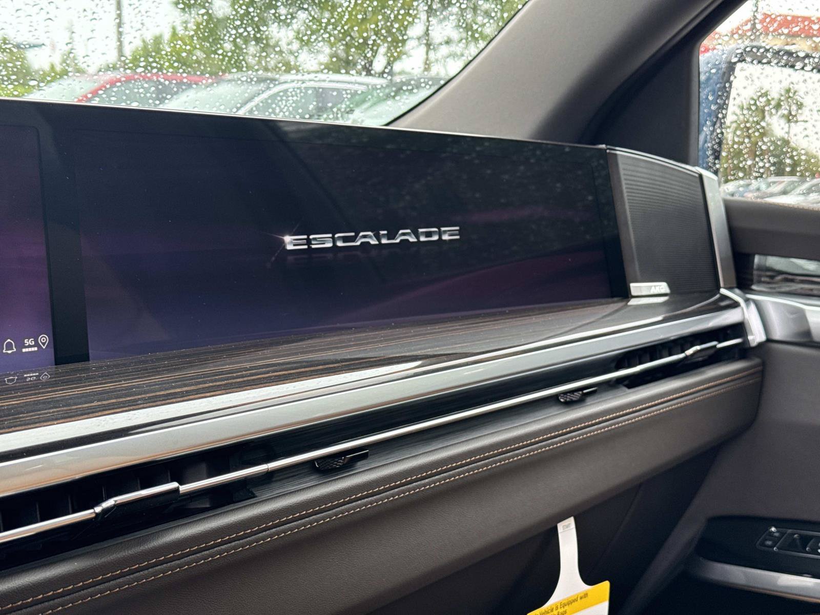 New 2026 Cadillac Escalade ESV Luxury w/ LPO, Radiant Package AWD/4WD image 24