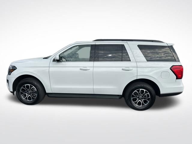 Used 2024 Ford Expedition XLT image 3