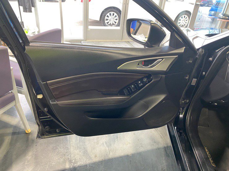 Used 2017 MAZDA MAZDA3 Touring image 11