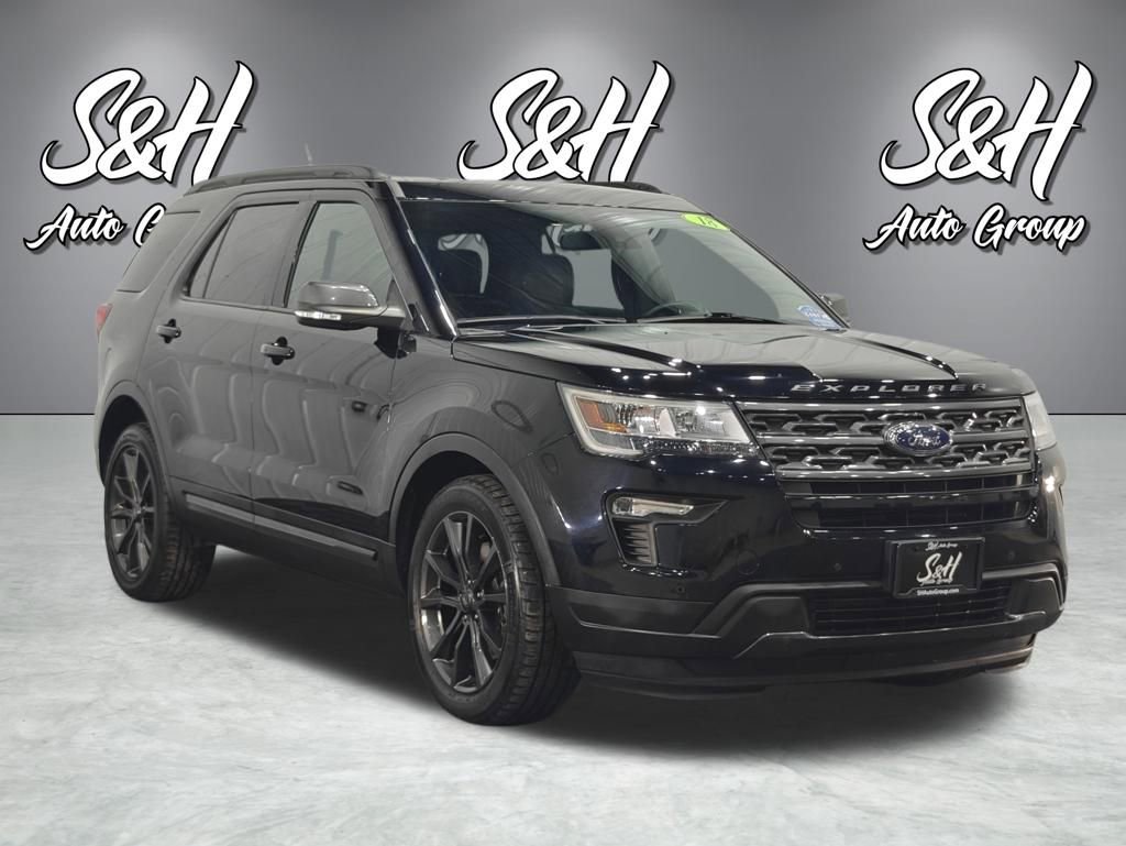 Used 2018 Ford Explorer XLT w/ XLT Appearance Package image 2