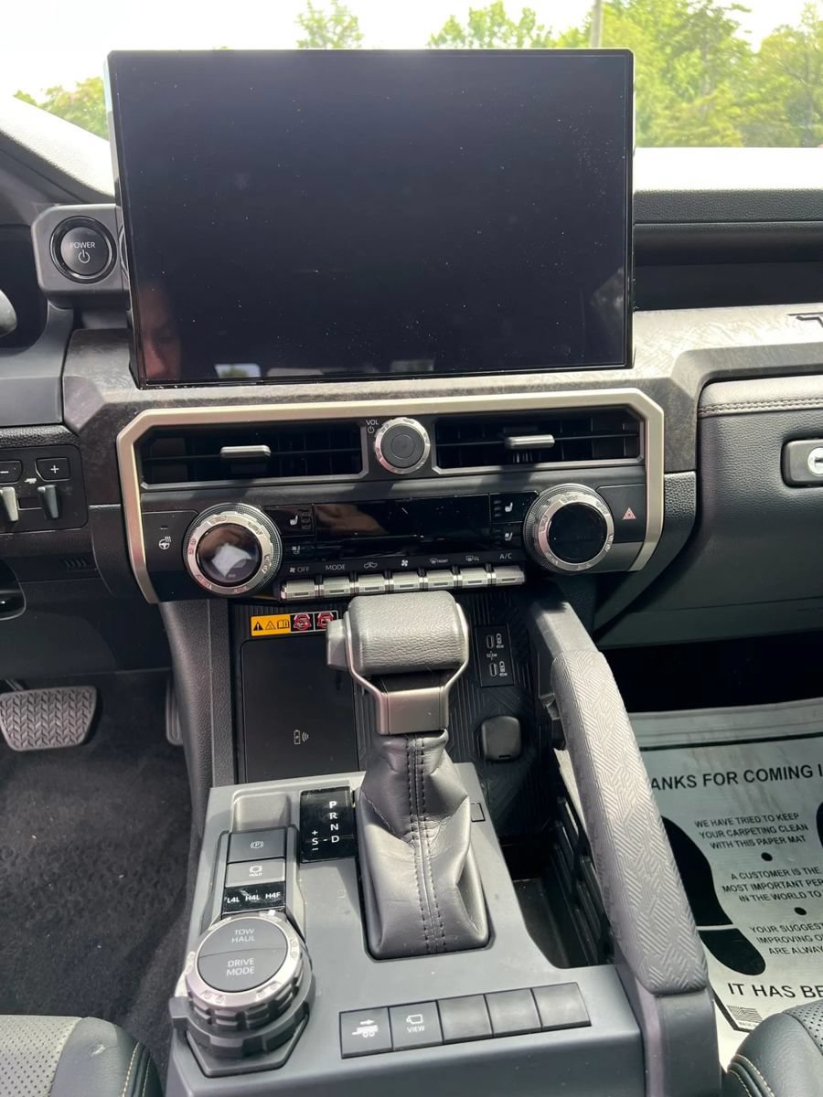 Used 2025 Toyota Tacoma Limited AWD/4WD image 15
