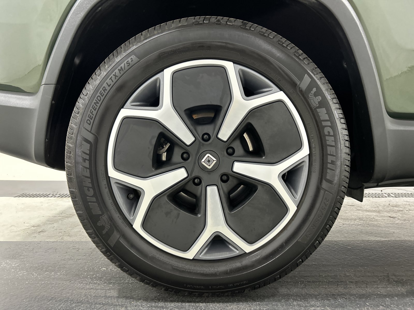 Used 2024 Rivian R1S Adventure AWD/4WD image 12