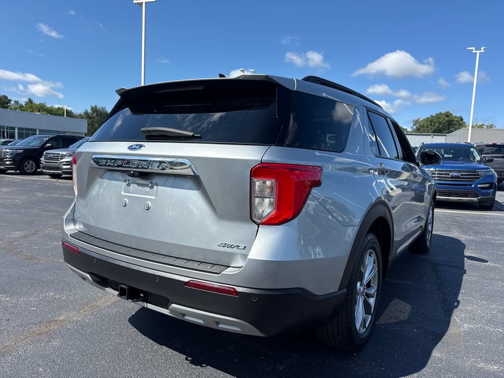 Used 2024 Ford Explorer XLT w/ Equipment Group 202A AWD/4WD image 8