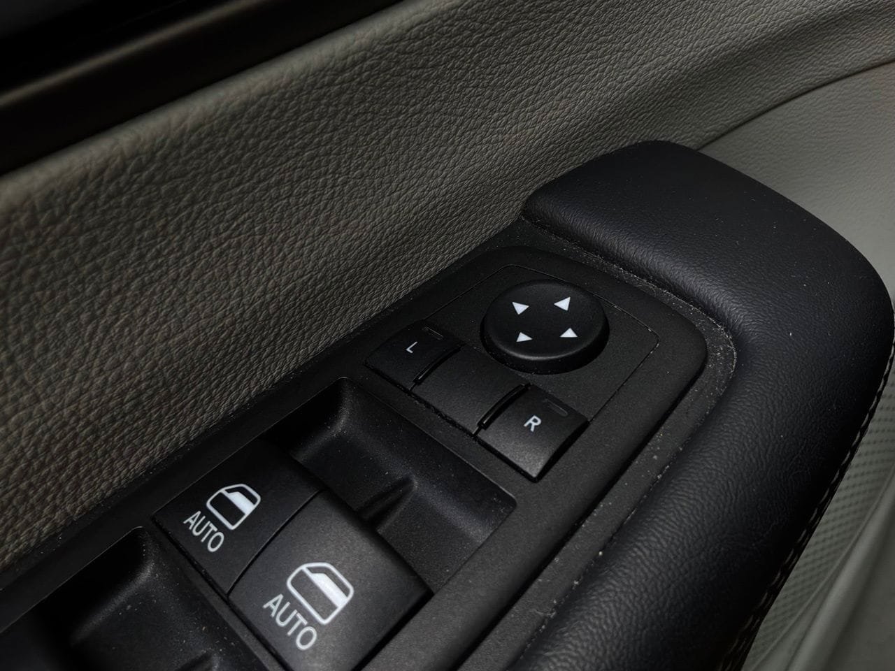 Used 2023 Chrysler Voyager LX FWD image 24