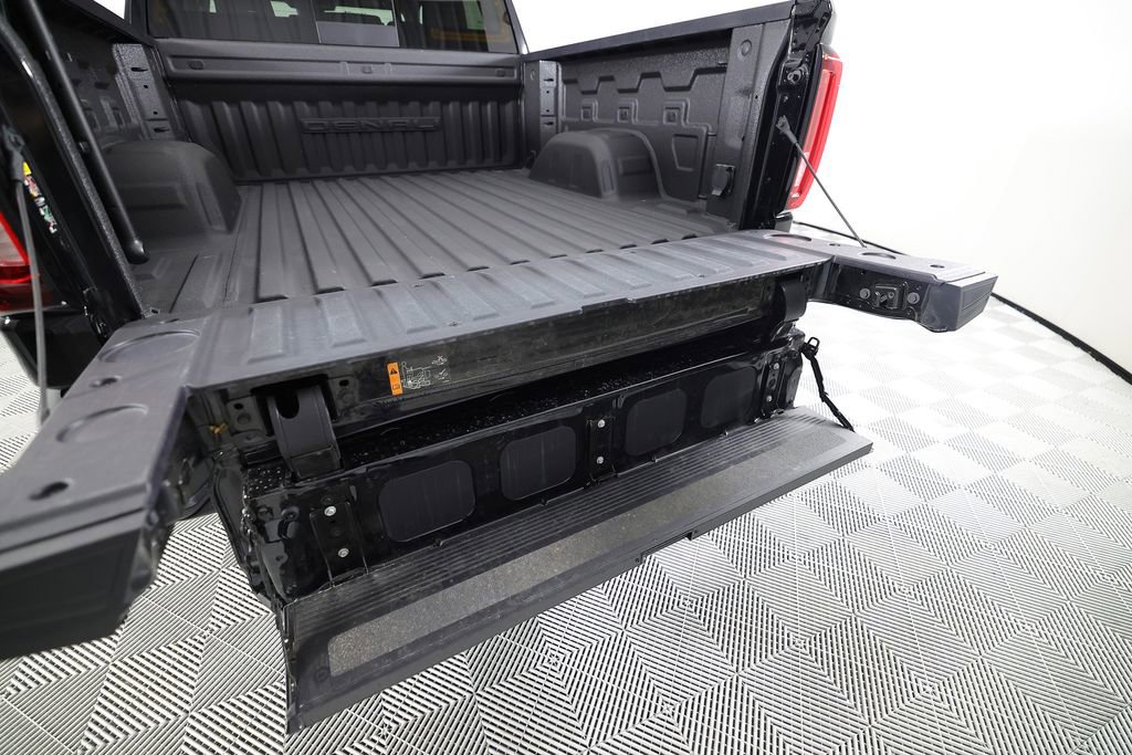 Used 2024 GMC Sierra 1500 Denali w/ Technology Package AWD/4WD image 8
