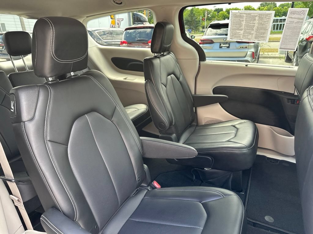 Used 2023 Chrysler Pacifica Touring-L AWD/4WD image 20
