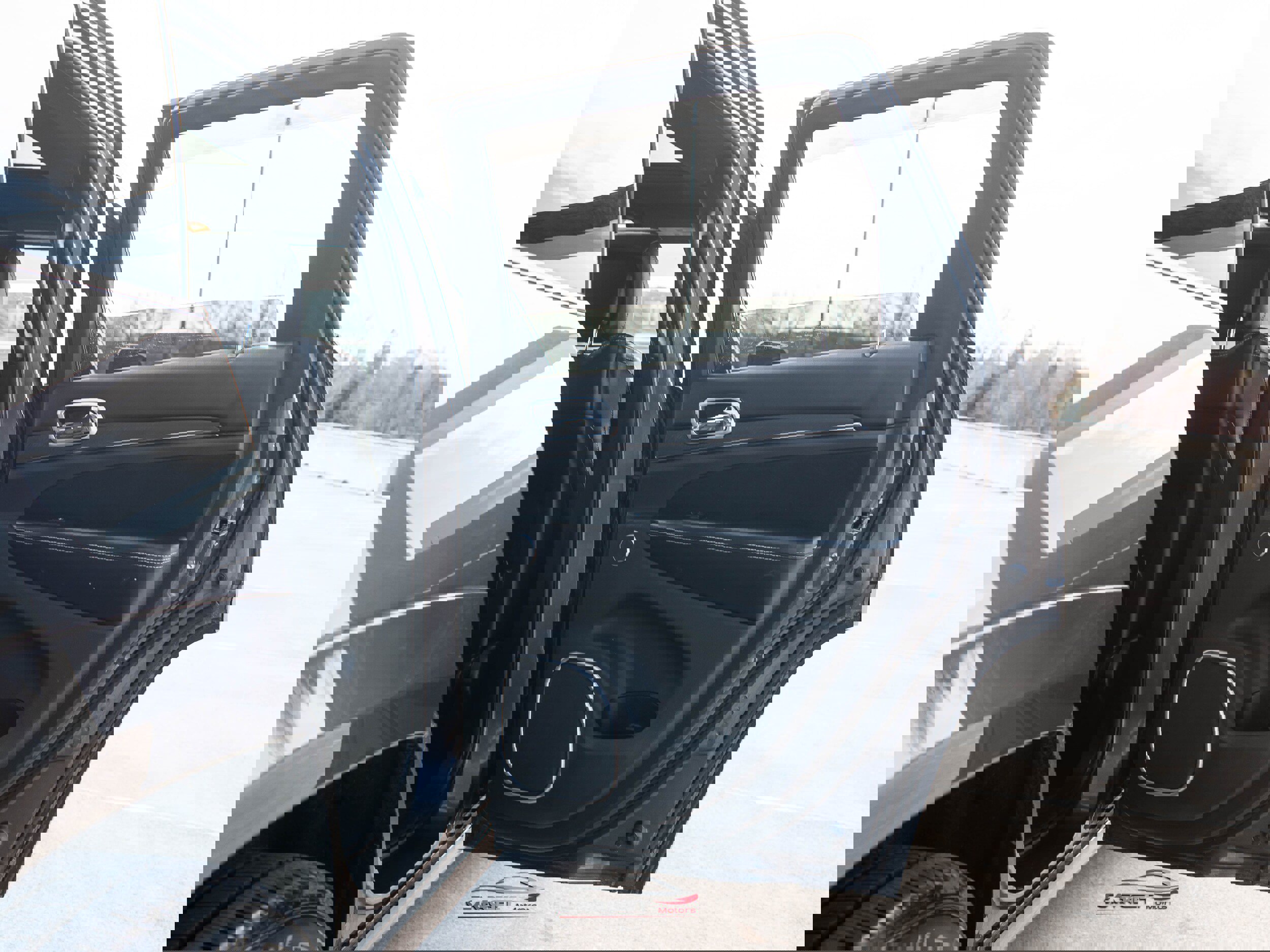 Used 2016 Jeep Grand Cherokee SRT image 44