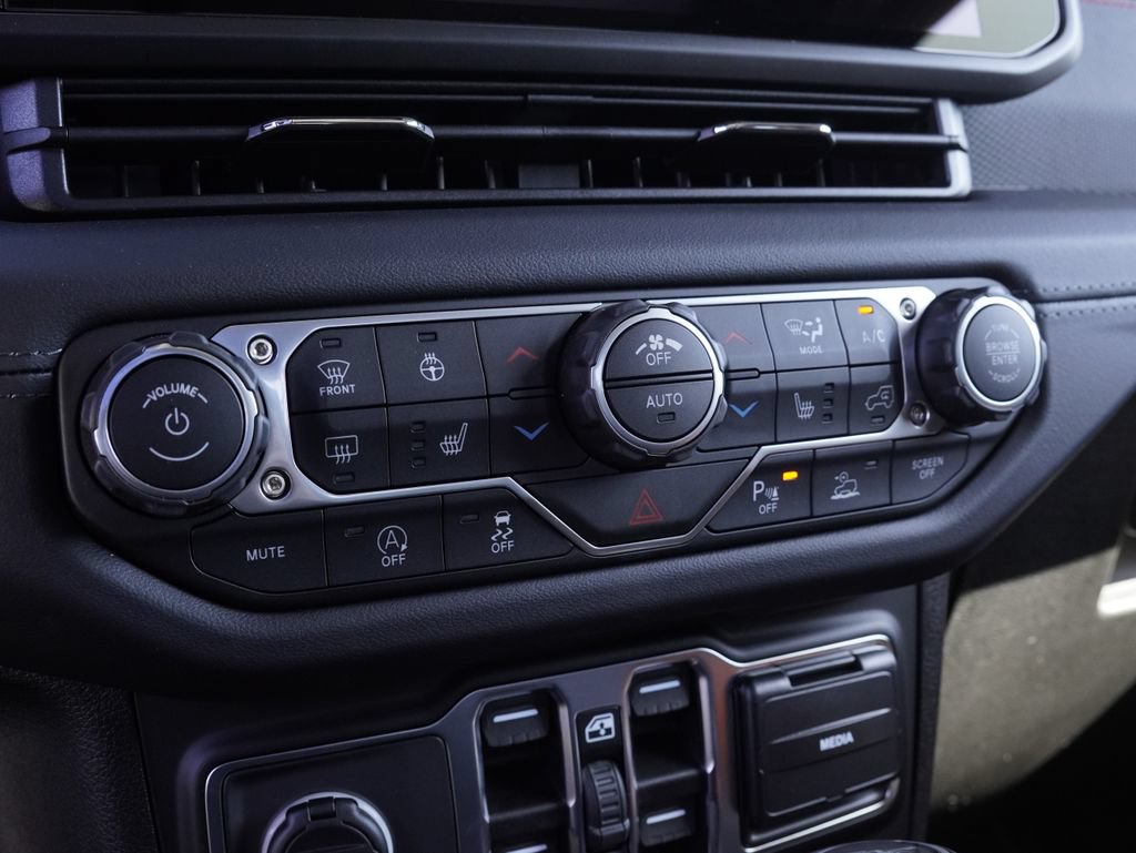 New 2026 Jeep Gladiator Rubicon AWD/4WD image 17