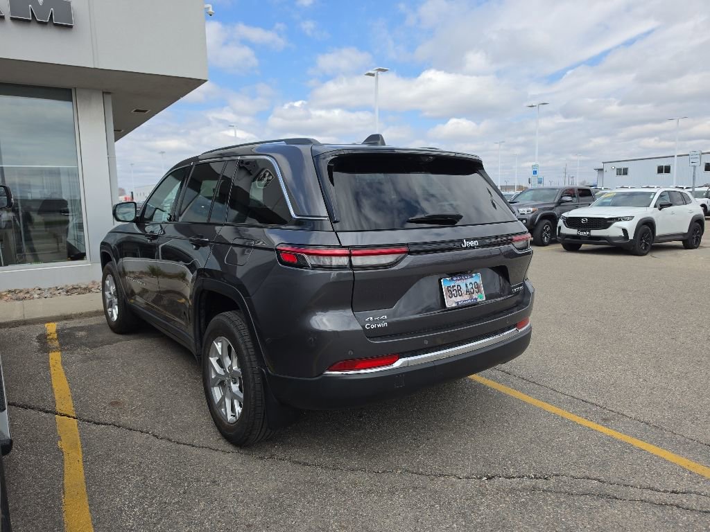 Used 2023 Jeep Grand Cherokee Limited w/ Luxury Tech Group II AWD/4WD image 4