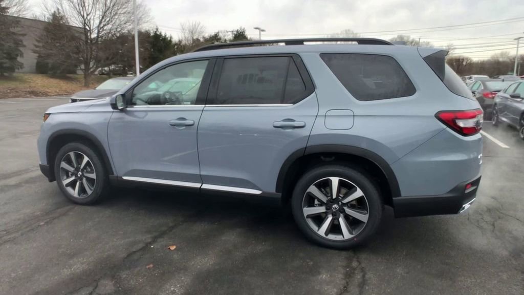 New 2025 Honda Pilot Touring image 7