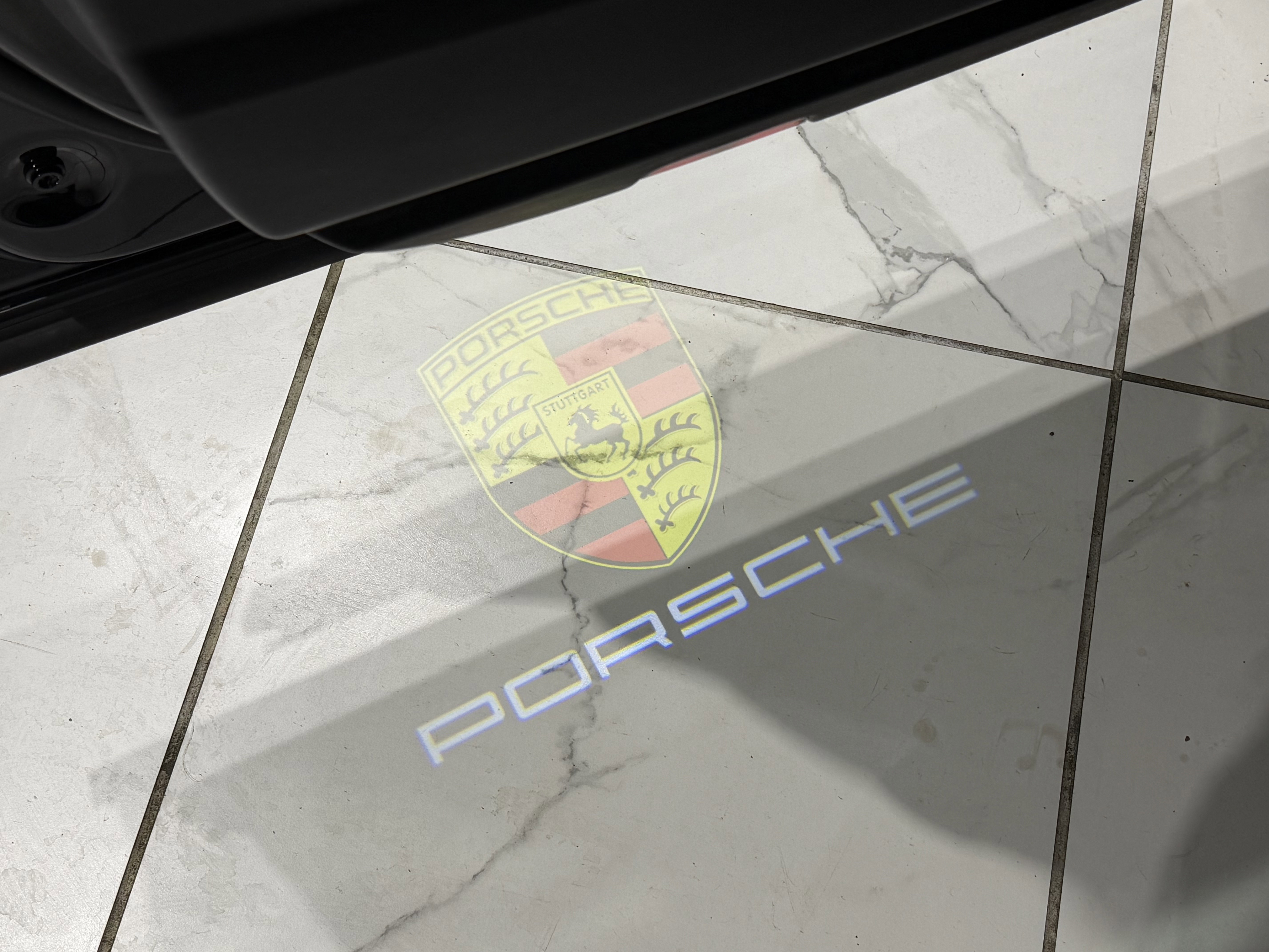 Certified 2022 Porsche Cayenne Platinum Edition image 28