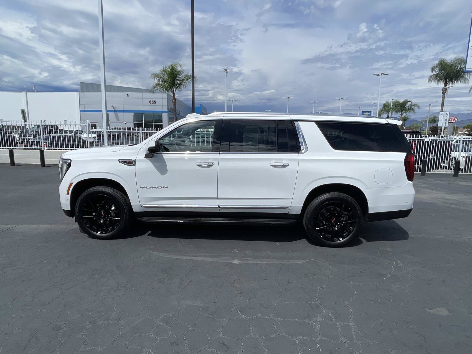 New 2026 GMC Yukon XL Elevation w/ Elevation Premium Package RWD image 8