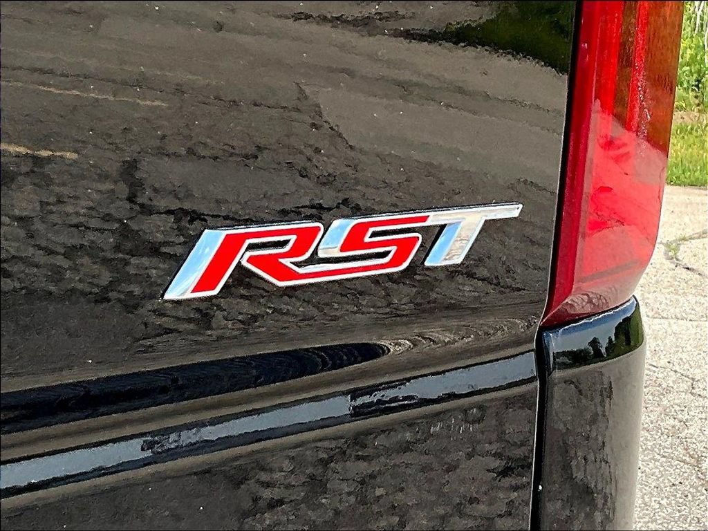 Used 2022 Chevrolet Silverado 1500 RST AWD/4WD image 27